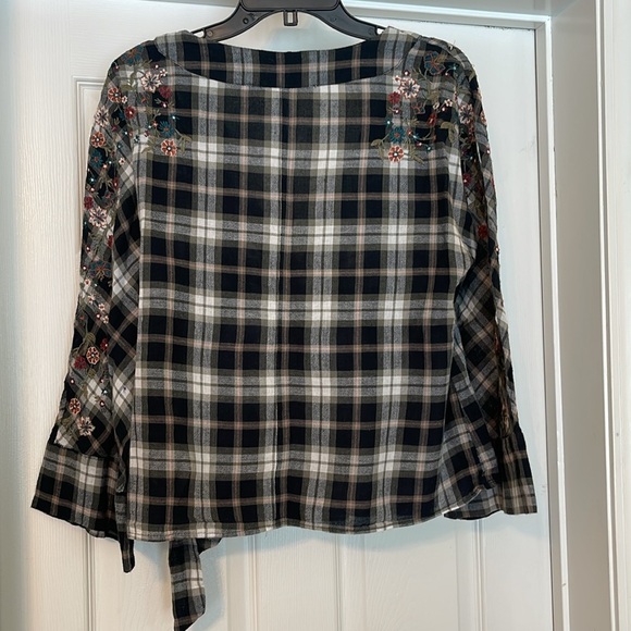 Zara Cotton Wrap Embroidered with V-Neck and waist Tie Si - Picture 2 of 5